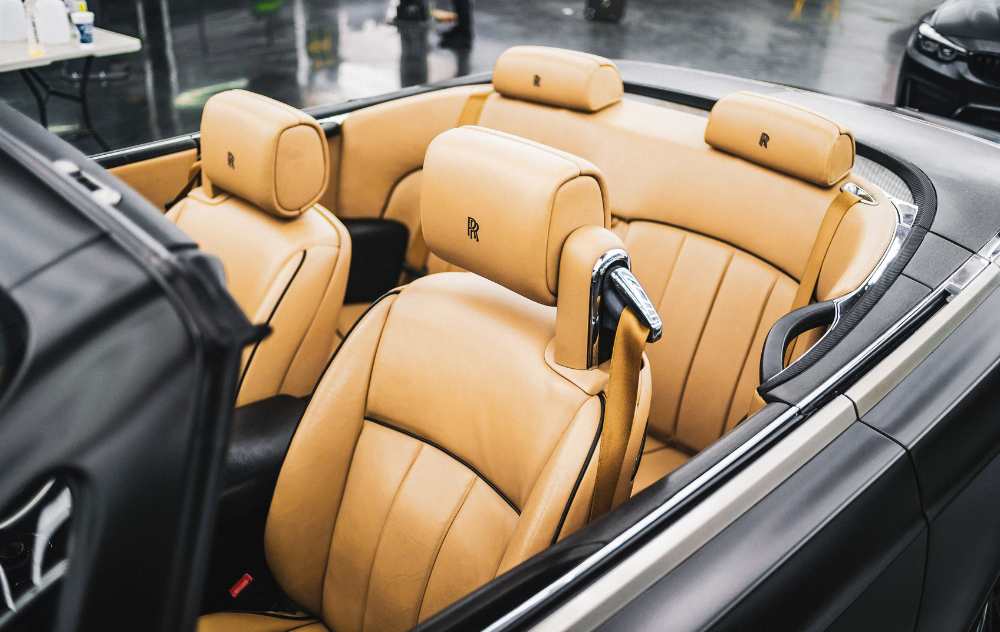 Step-by-Step Guide to Achieving a Mirror-like Finish on Your Leather Car Seats