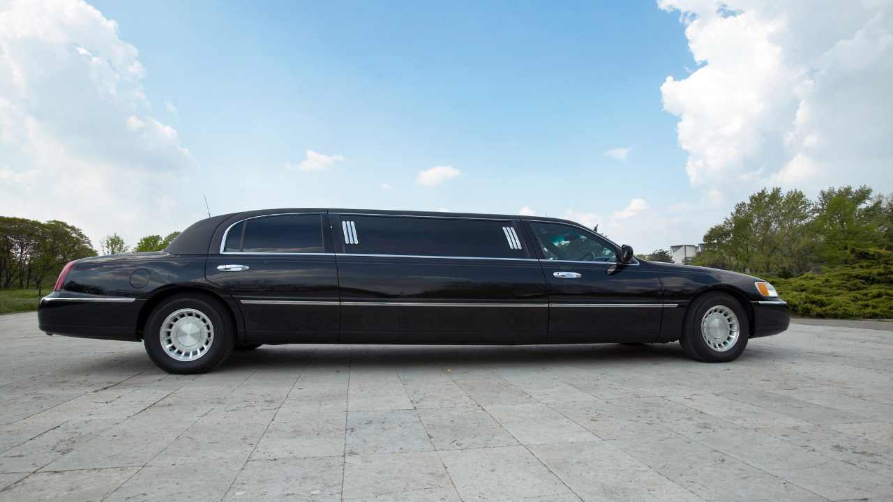 How to Book an Alexandria Limo